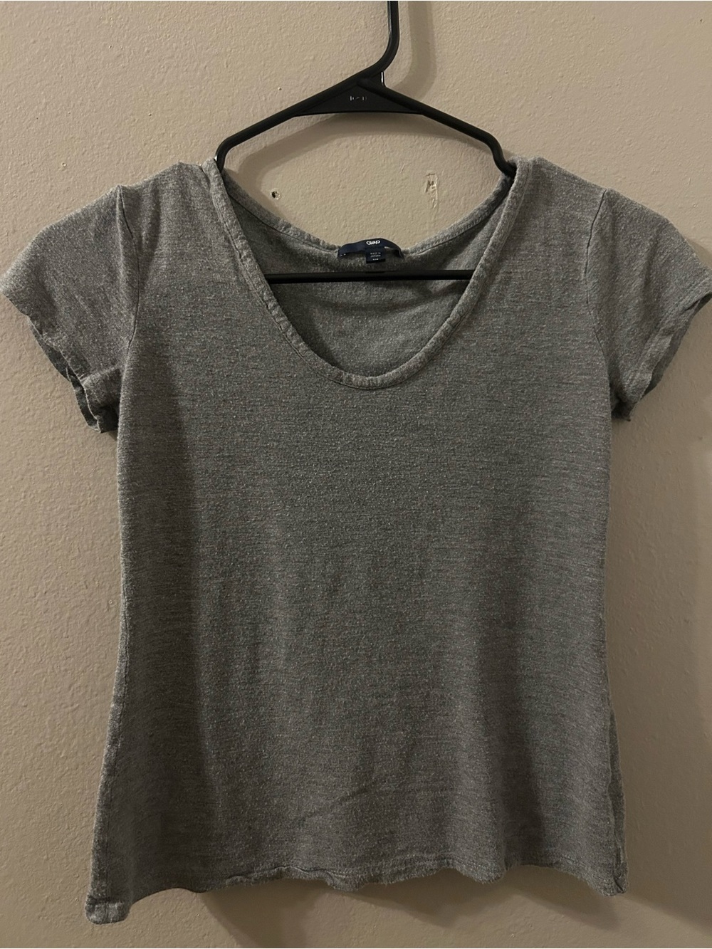 GAP Women’s Heather Gray Scoop Neck Short Sleeve Tee